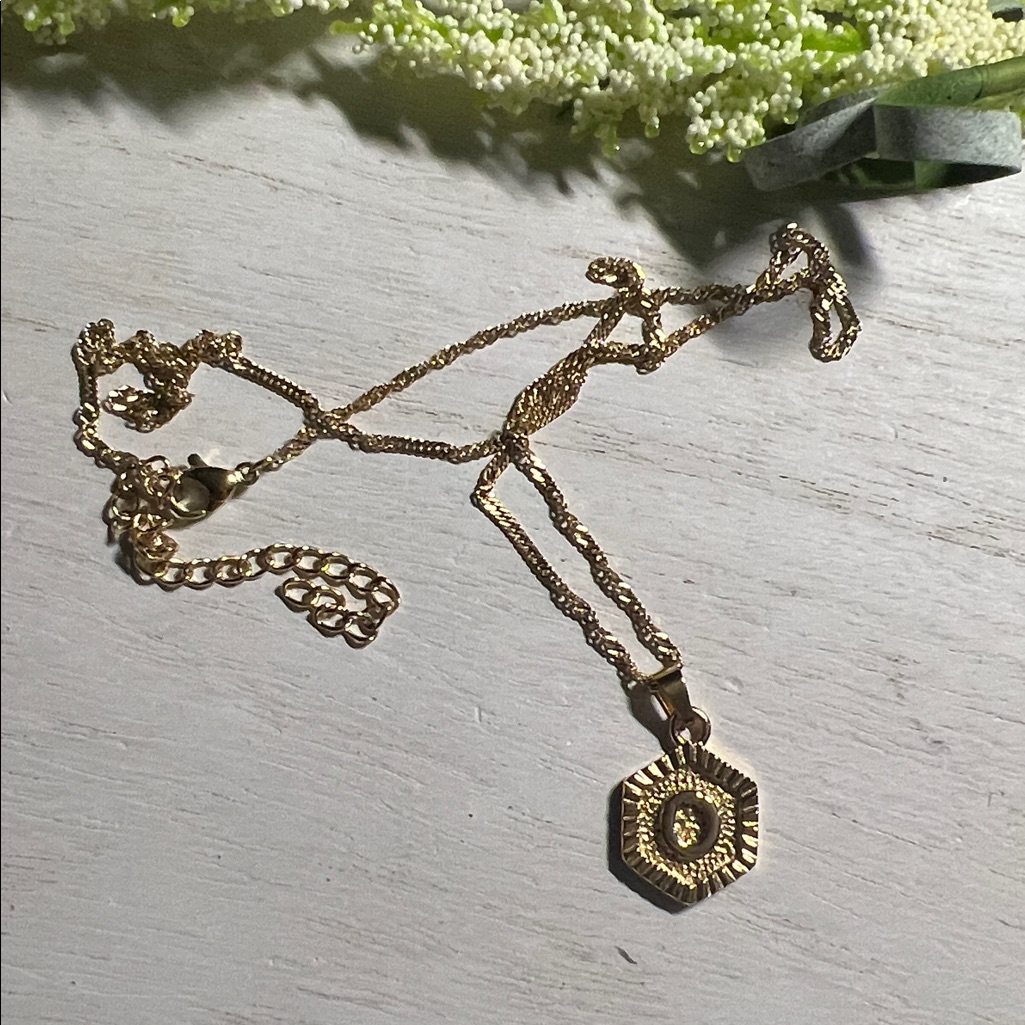 Oak&Ivy Boutique “O” Necklace